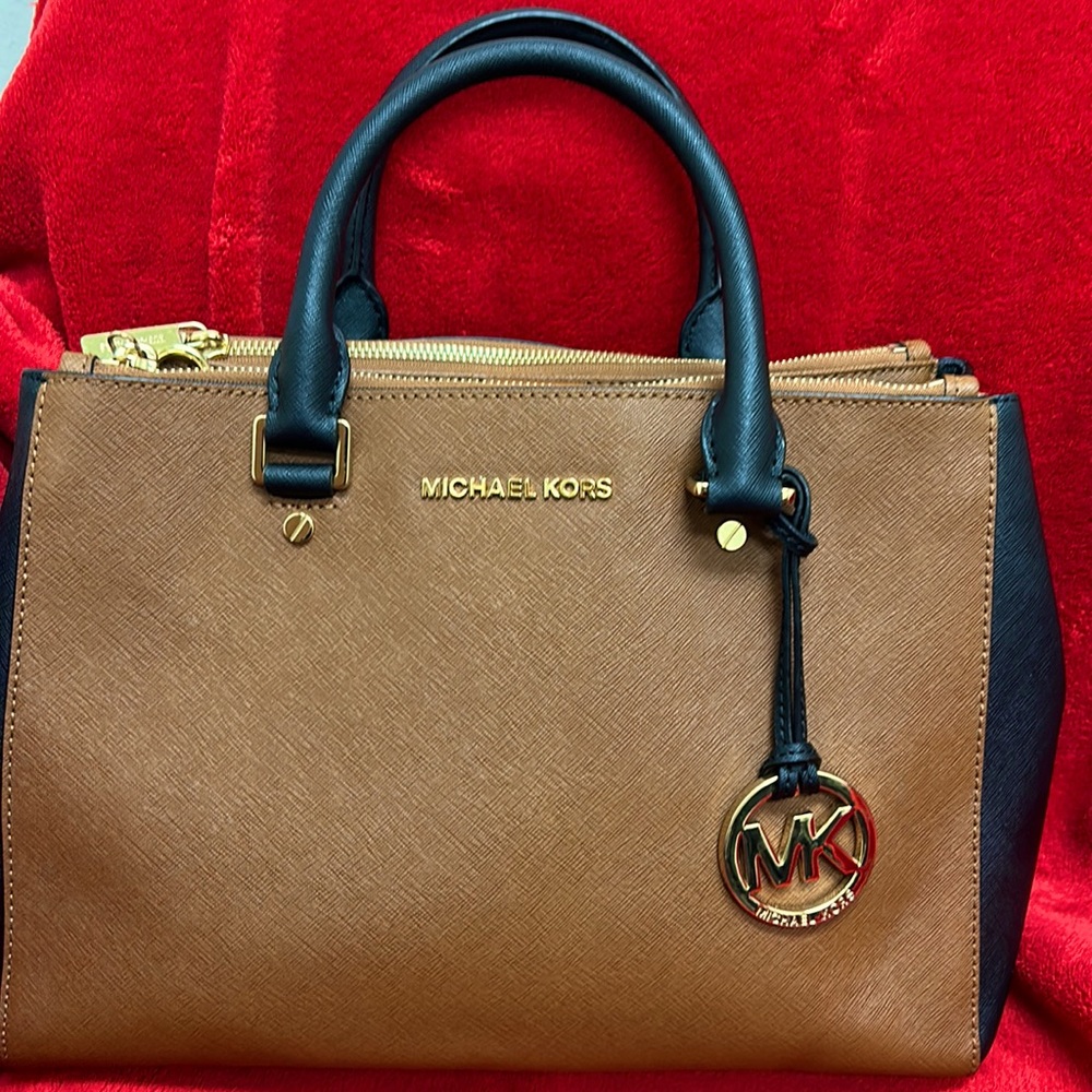 Michael Kors hand bag- Like New